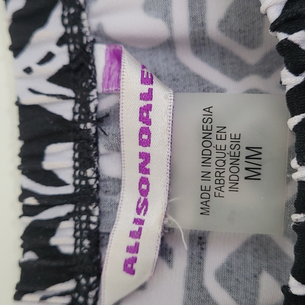 Alison Daley Blk/Wht Print Medium Top - Picture 4 of 5
